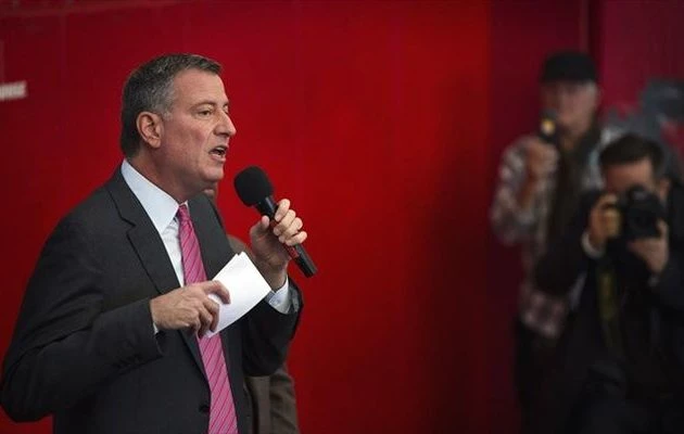 Ξεφεύγουν εντελώς: Ο δήμαρχος Νέας Υόρκης υπέγραψε την κατηγορία Χ για το φύλο στα πιστοποιητικά γέννησης